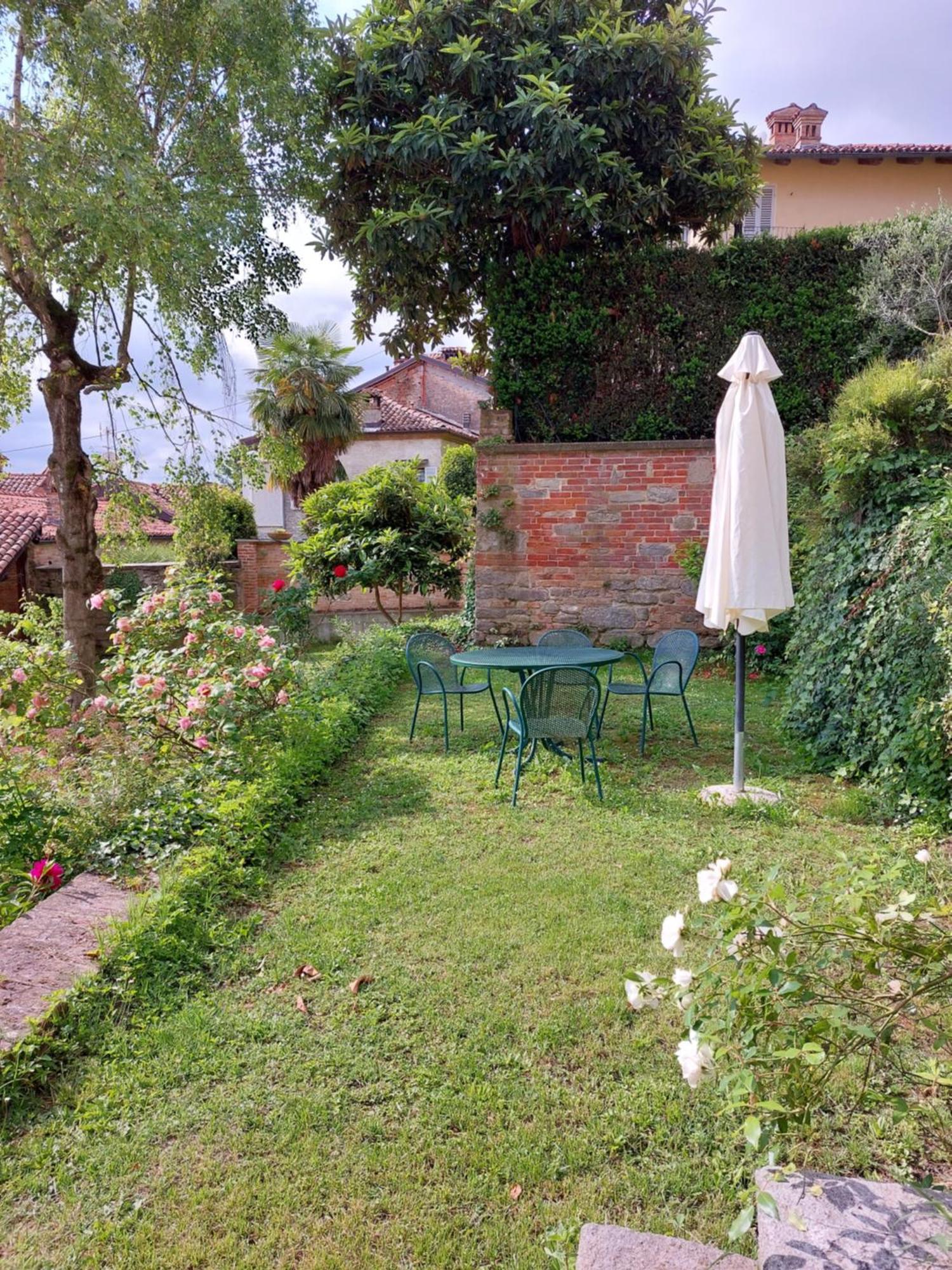 Apartamento Il Giardino Di Olivia Guarene Exterior foto